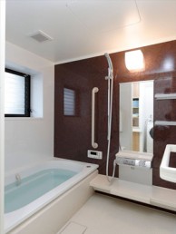 漆喰など自然素材を利用し、健康的な空間に